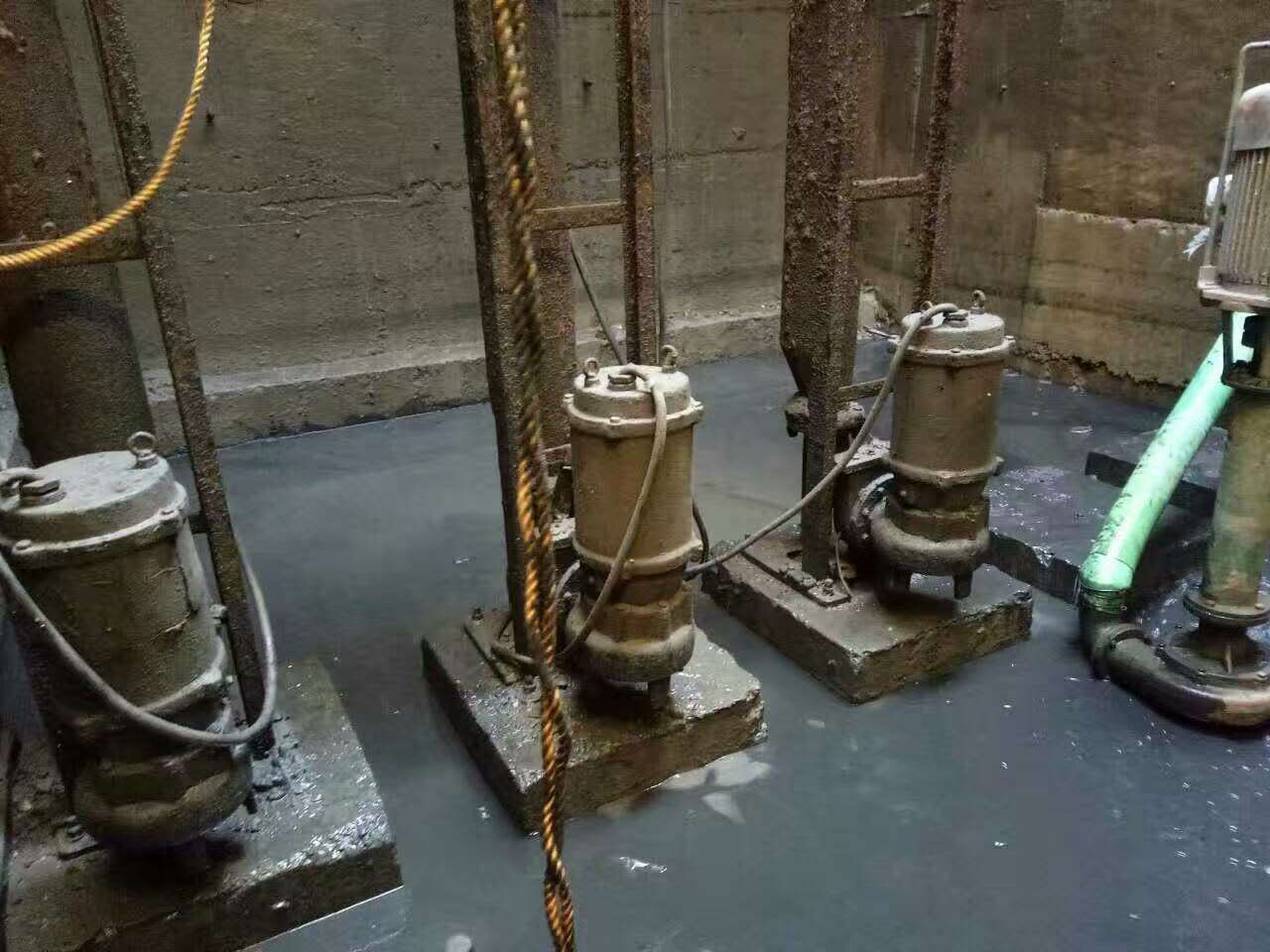 汶川污水池清理